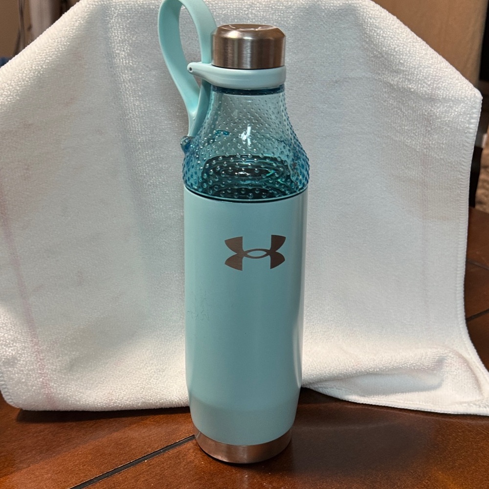 Under Armour Infinity 22oz Water Bottle